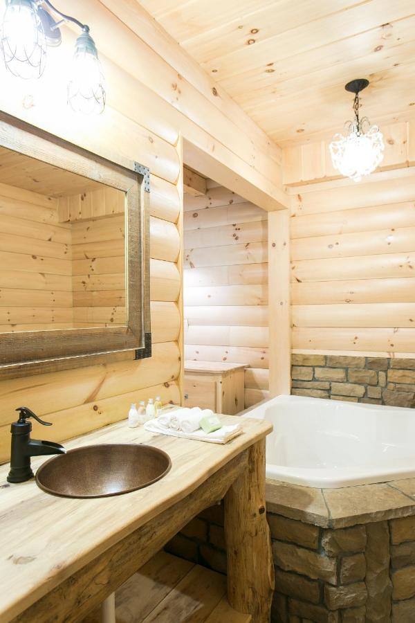 Hummingbird Haven Cabin By Amish Country Lodging Berlin Eksteriør bilde